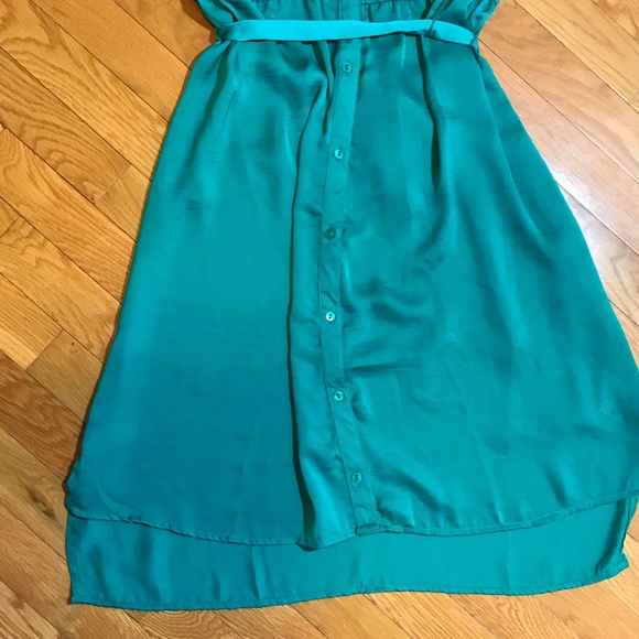 👗NWOT Emerald Silky Detailed Button Down Dr… - Picture 4 of 8